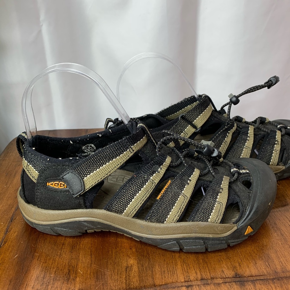 KEEN waterproof sandals Boys 4